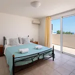 Fadia With Private Pool لينثوس