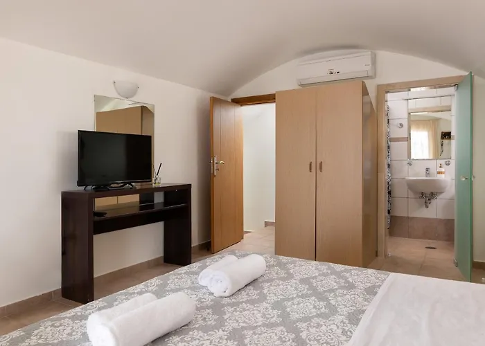 Fadia With Private Pool 빌라