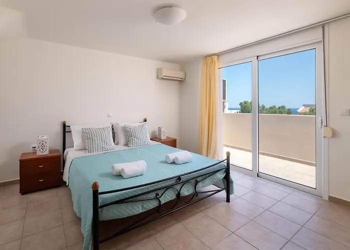 Fadia With Private Pool 린도스