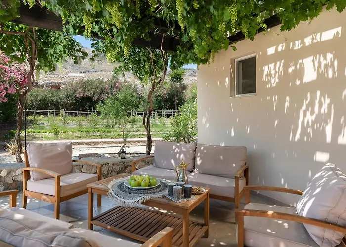 Fadia With Private Pool 린도스